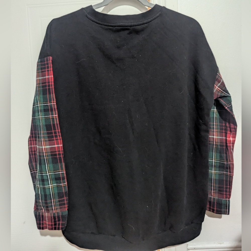 Forever 21 Black Top Sweater Top With Plaid Sleeves